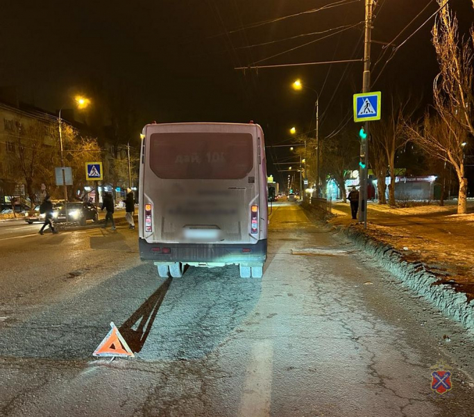В Волгограде пешеход попал под колеса маршрутки